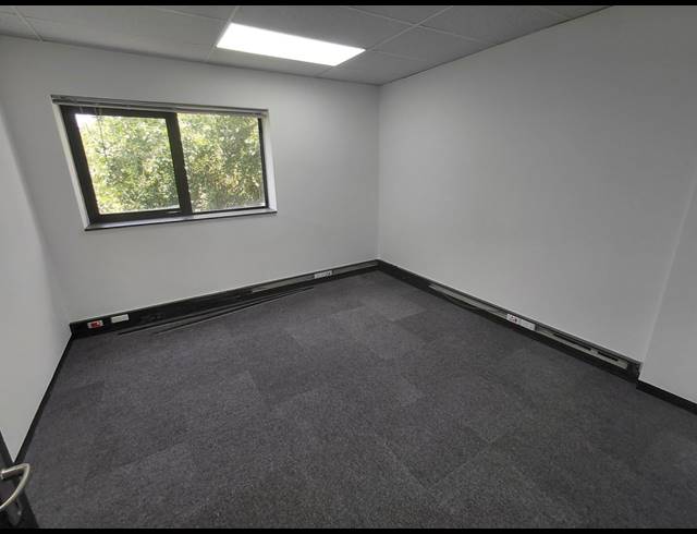 722M² OFFICE TO LET IN MIDRIDGE PARK